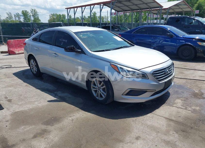 2016 Hyundai Sonata SE (VIN 5NPE24AF7GH317488) main photo