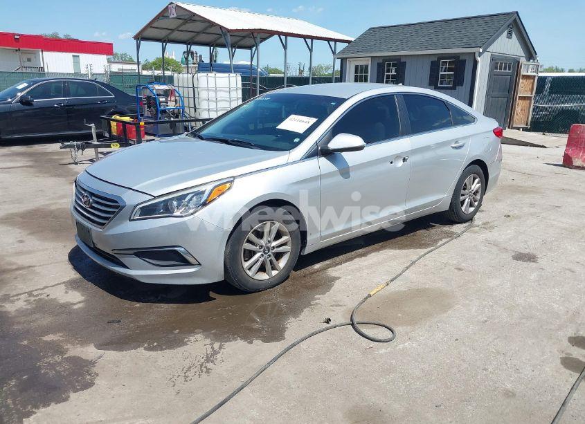 Photo 2 of 2016 Hyundai Sonata SE (VIN 5NPE24AF7GH317488)