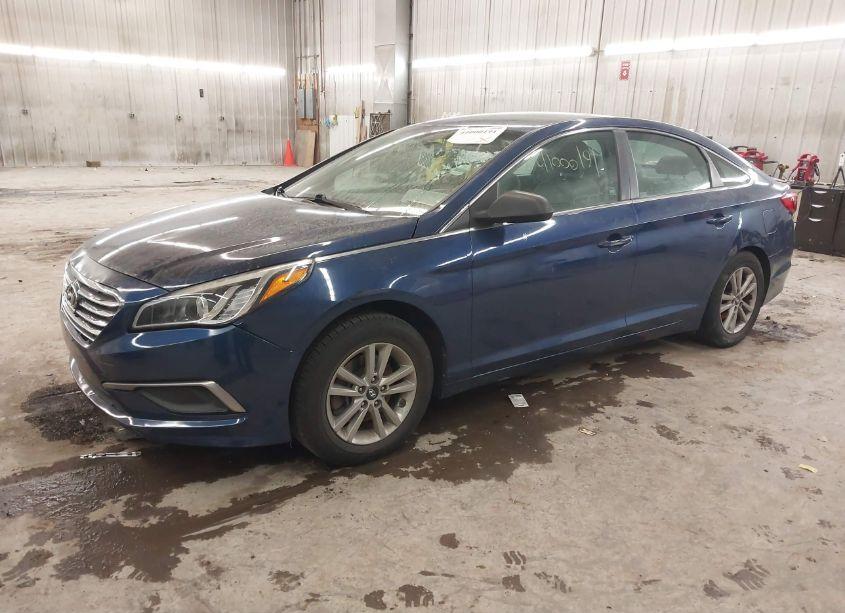 Photo 2 of 2016 Hyundai Sonata SE (VIN 5NPE24AF7GH319239)