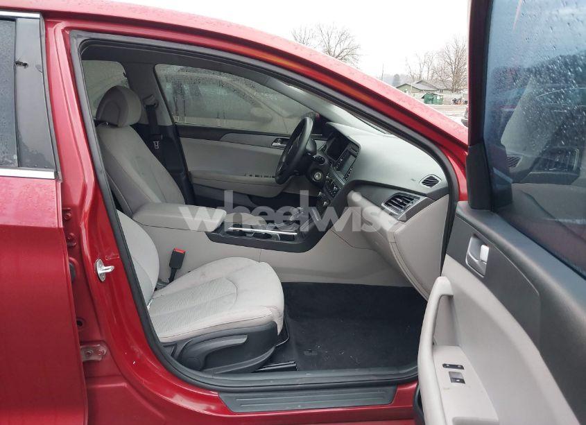 Photo 5 of 2016 Hyundai Sonata SE (VIN 5NPE24AF7GH322075)