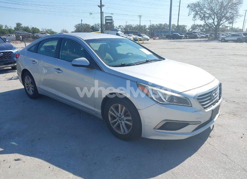 2016 Hyundai Sonata SE (VIN 5NPE24AF7GH329365) main photo