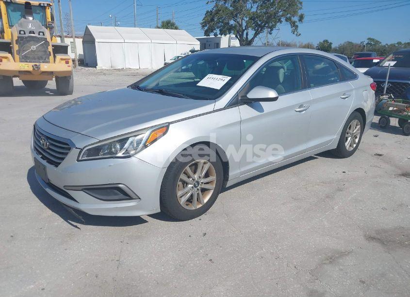 Photo 2 of 2016 Hyundai Sonata SE (VIN 5NPE24AF7GH329365)