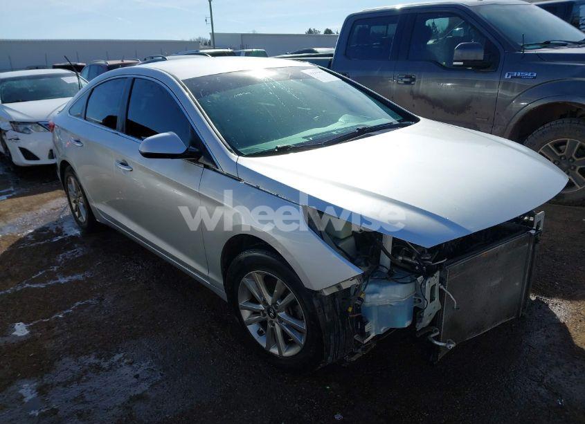 2016 Hyundai Sonata SE (VIN 5NPE24AF7GH331083) main photo