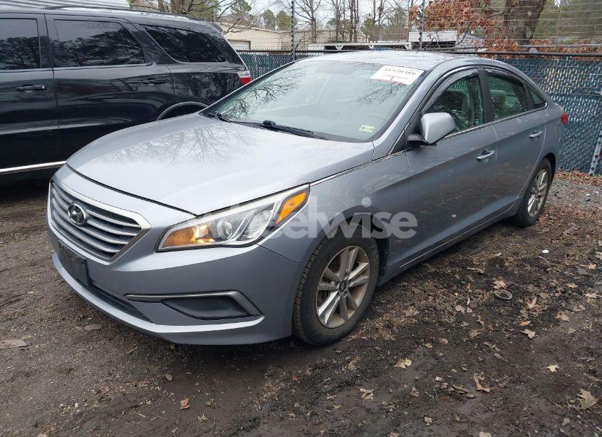 Photo 2 of 2016 Hyundai Sonata SE (VIN 5NPE24AF7GH345646)