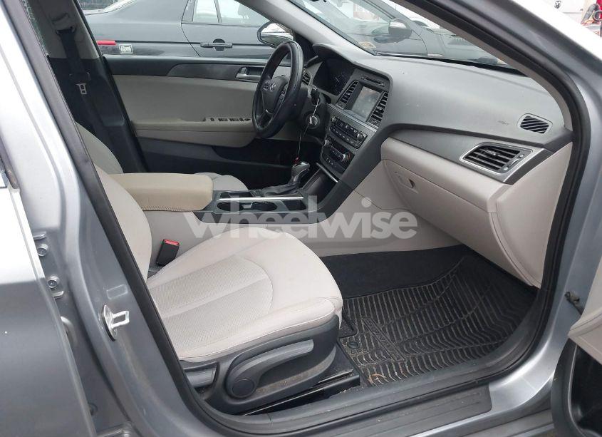 Photo 5 of 2016 Hyundai Sonata SE (VIN 5NPE24AF7GH345646)