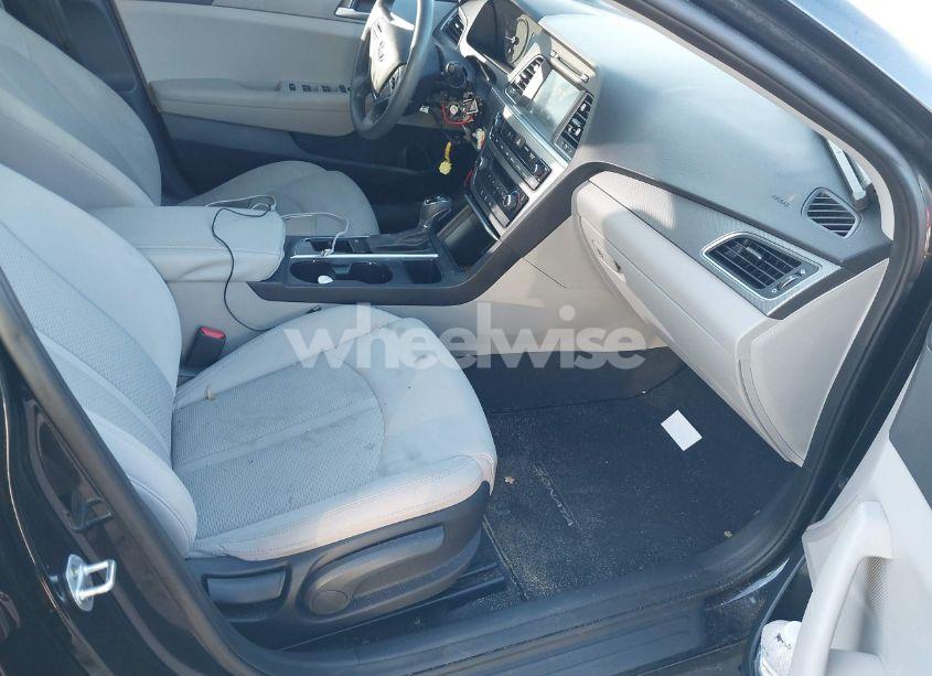 Photo 5 of 2016 Hyundai Sonata SE (VIN 5NPE24AF7GH354623)
