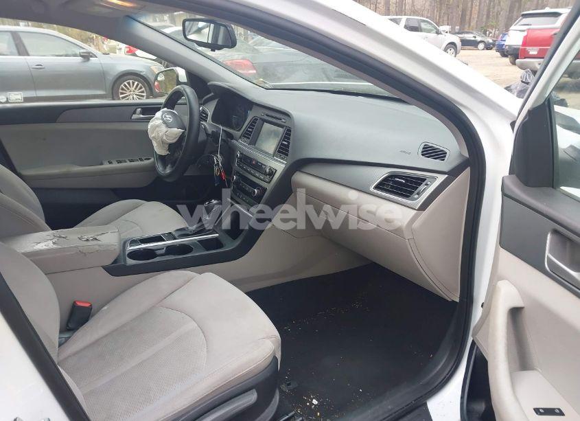 Photo 5 of 2016 Hyundai Sonata SE (VIN 5NPE24AF7GH371034)