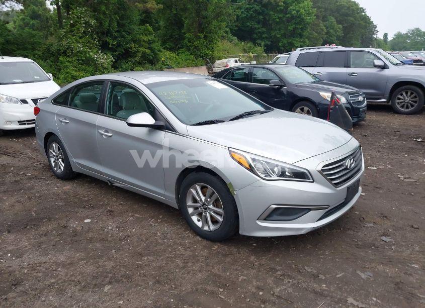 2016 Hyundai Sonata SE (VIN 5NPE24AF7GH377089) main photo