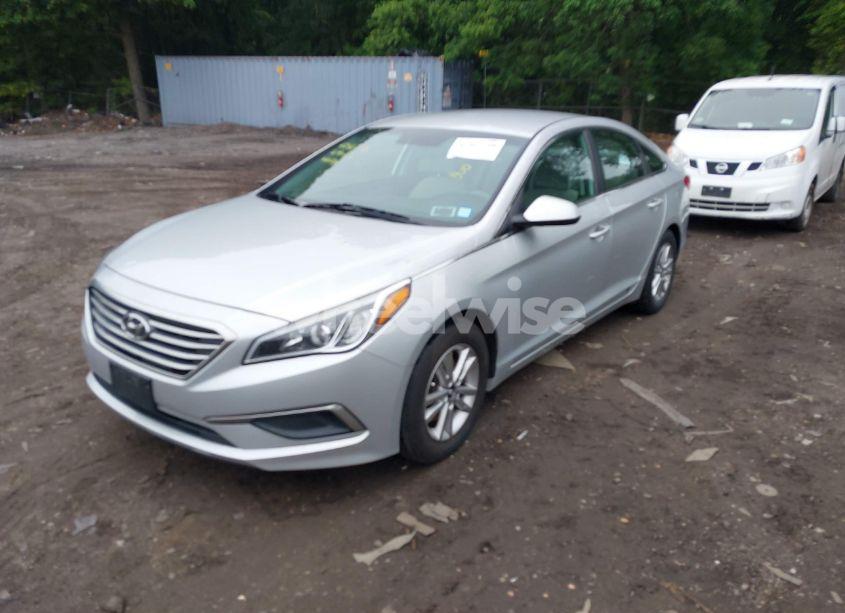 Photo 2 of 2016 Hyundai Sonata SE (VIN 5NPE24AF7GH377089)