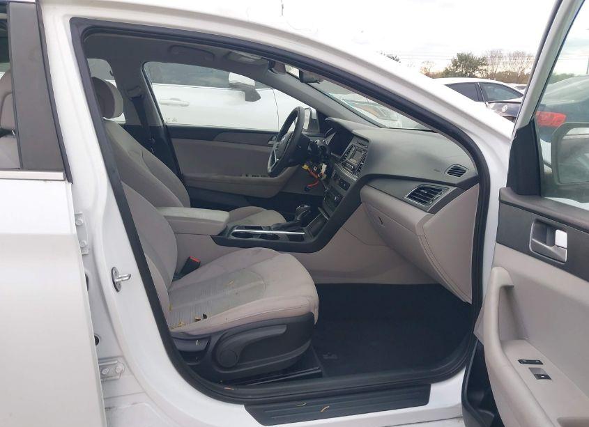 Photo 5 of 2016 Hyundai Sonata (VIN 5NPE24AF7GH404579)