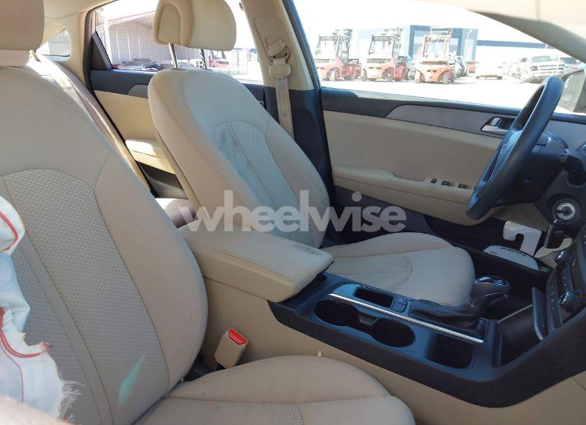 Photo 5 of 2016 Hyundai Sonata SE (VIN 5NPE24AF7GH408325)