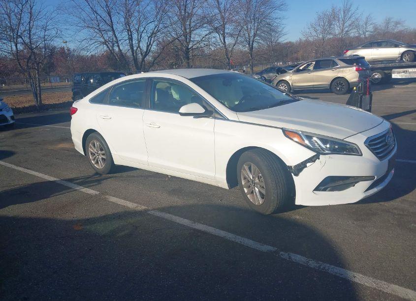 2016 Hyundai Sonata SE (VIN 5NPE24AF7GH430633) main photo