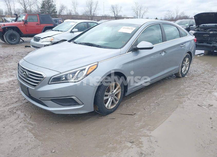Photo 2 of 2017 Hyundai Sonata SE (VIN 5NPE24AF7HH524173)