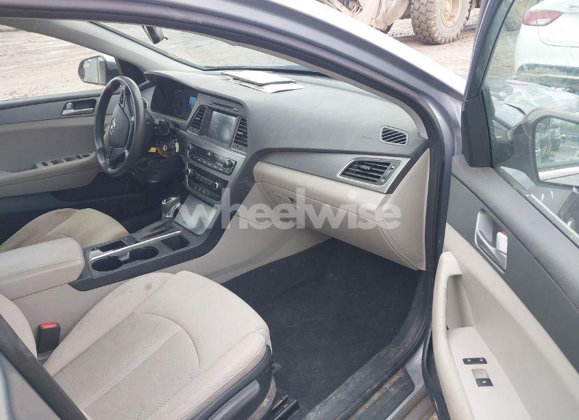 Photo 5 of 2017 Hyundai Sonata SE (VIN 5NPE24AF7HH524173)