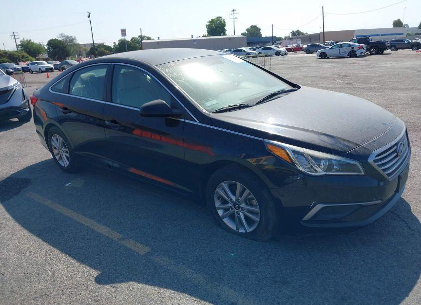 2017 Hyundai Sonata SE (VIN 5NPE24AF7HH556167) main photo