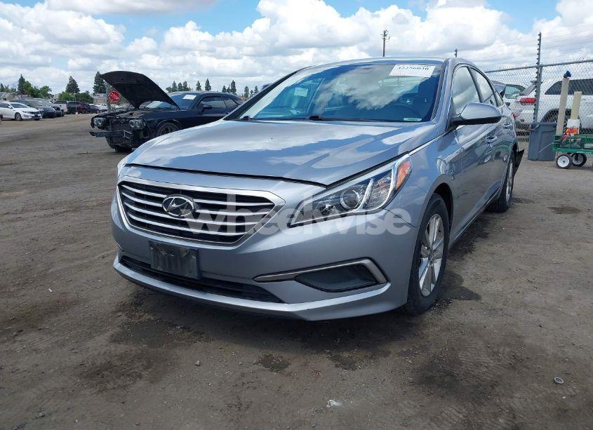 Photo 2 of 2017 Hyundai Sonata SE (VIN 5NPE24AF7HH562938)