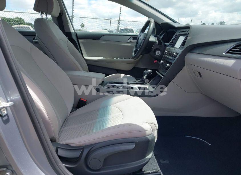 Photo 5 of 2017 Hyundai Sonata SE (VIN 5NPE24AF7HH562938)