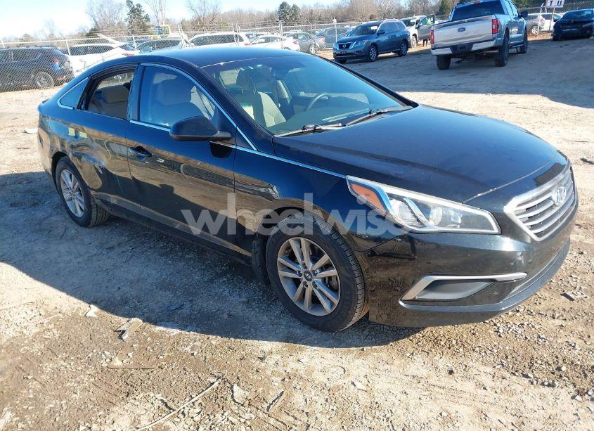 2017 Hyundai Sonata SE (VIN 5NPE24AF7HH563605) main photo
