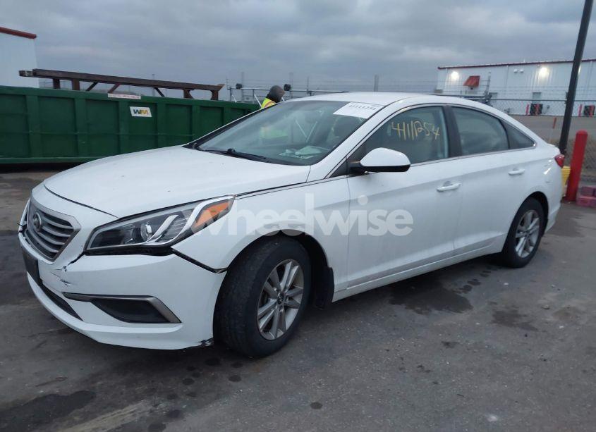 Photo 2 of 2017 Hyundai Sonata SE (VIN 5NPE24AF7HH594188)