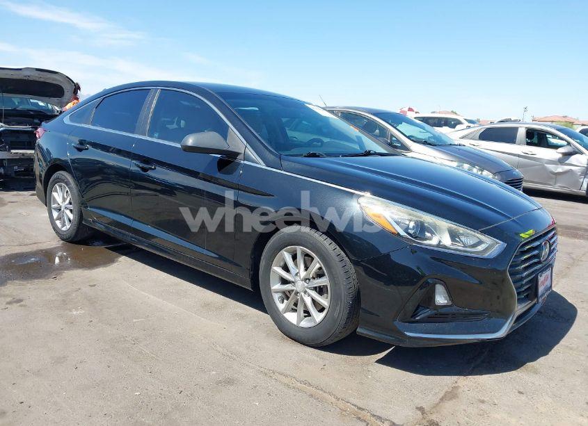 2018 Hyundai Sonata SE (VIN 5NPE24AF7JH620701) main photo
