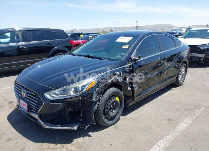 Photo 2 of 2018 Hyundai Sonata SE (VIN 5NPE24AF7JH620701)