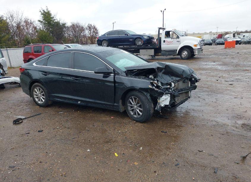 2018 Hyundai Sonata SE (VIN 5NPE24AF7JH647591) main photo