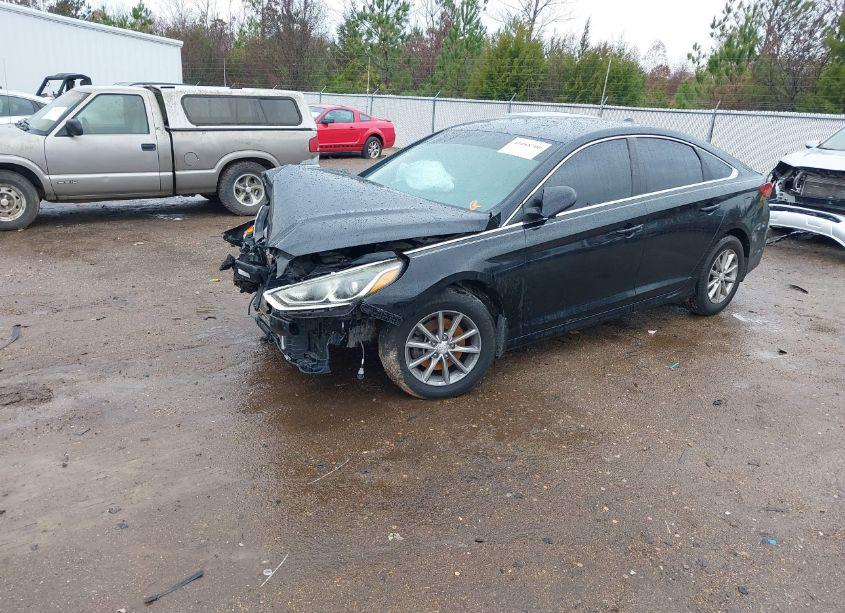Photo 2 of 2018 Hyundai Sonata SE (VIN 5NPE24AF7JH647591)