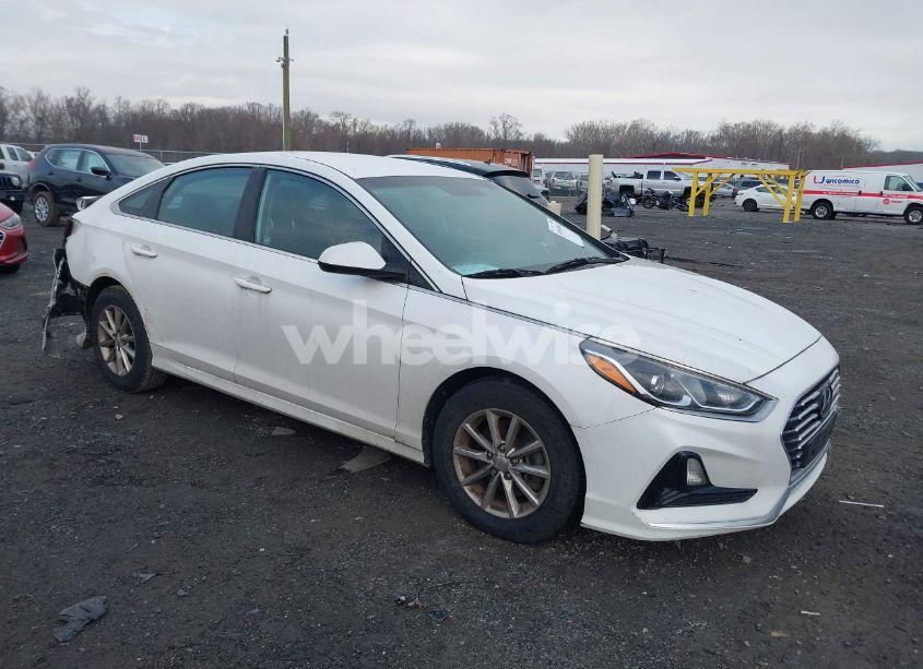 2018 Hyundai Sonata SE (VIN 5NPE24AF7JH652760) main photo