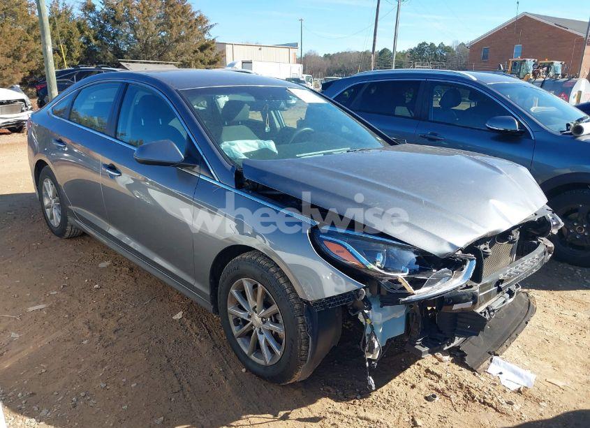 2018 Hyundai Sonata SE (VIN 5NPE24AF7JH667517) main photo