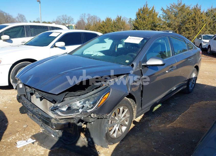 Photo 2 of 2018 Hyundai Sonata SE (VIN 5NPE24AF7JH667517)
