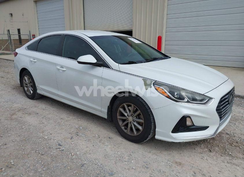 2018 Hyundai Sonata SE (VIN 5NPE24AF7JH676606) main photo