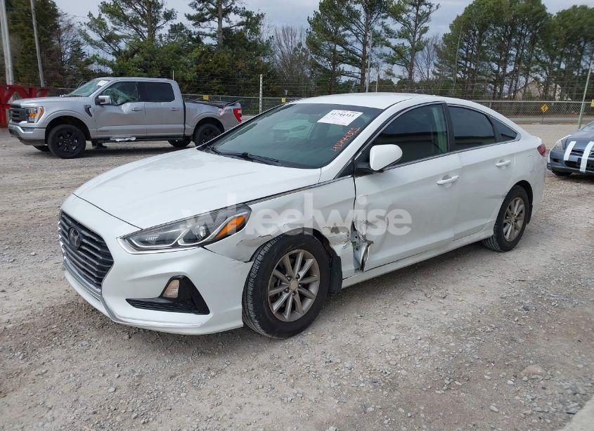 Photo 2 of 2018 Hyundai Sonata SE (VIN 5NPE24AF7JH676606)