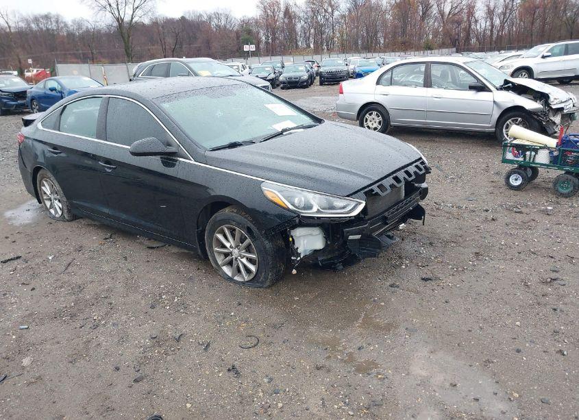2018 Hyundai Sonata SE (VIN 5NPE24AF7JH676623) main photo