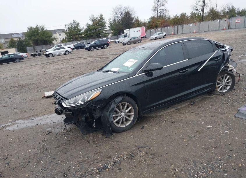 Photo 2 of 2018 Hyundai Sonata SE (VIN 5NPE24AF7JH676623)