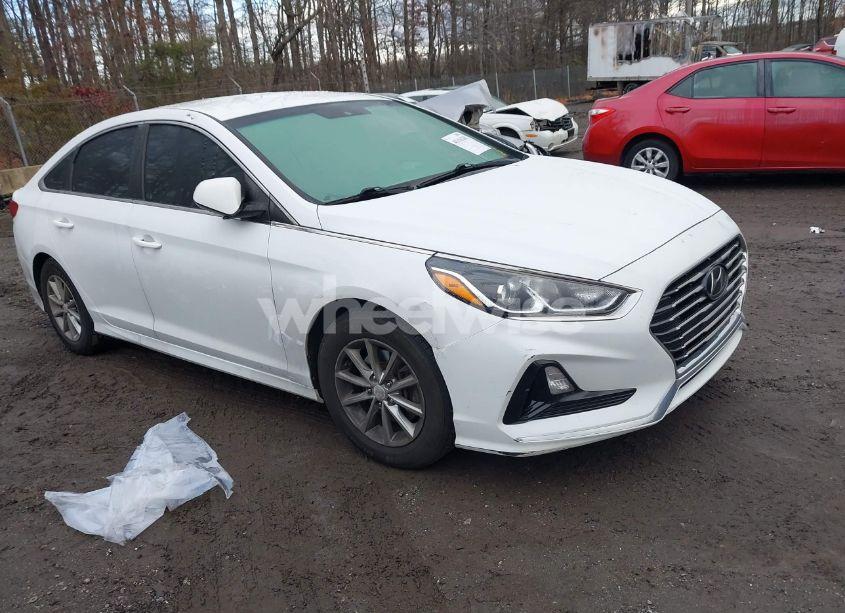 2018 Hyundai Sonata SE (VIN 5NPE24AF7JH679120) main photo