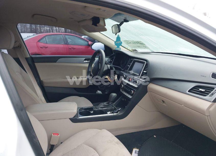 Photo 5 of 2018 Hyundai Sonata SE (VIN 5NPE24AF7JH679120)