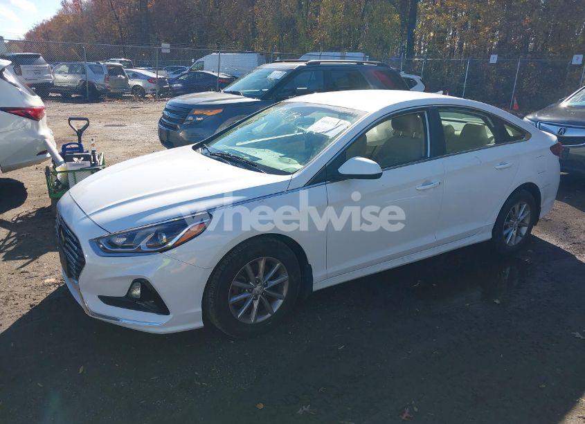 Photo 2 of 2018 Hyundai Sonata SE (VIN 5NPE24AF7JH683717)