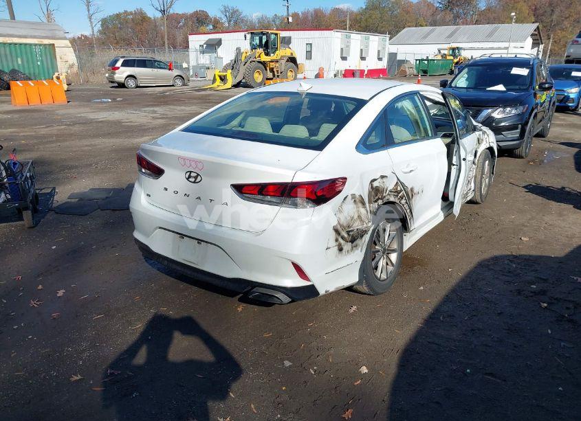 Photo 4 of 2018 Hyundai Sonata SE (VIN 5NPE24AF7JH683717)