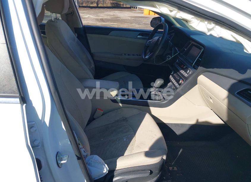 Photo 5 of 2018 Hyundai Sonata SE (VIN 5NPE24AF7JH683717)