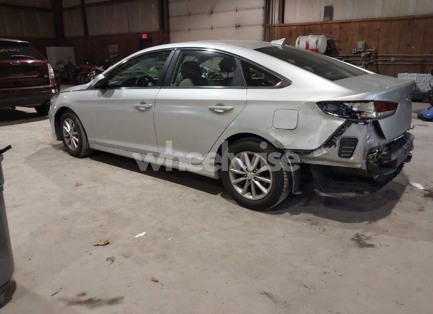 Photo 3 of 2018 Hyundai Sonata SE (VIN 5NPE24AF7JH689839)
