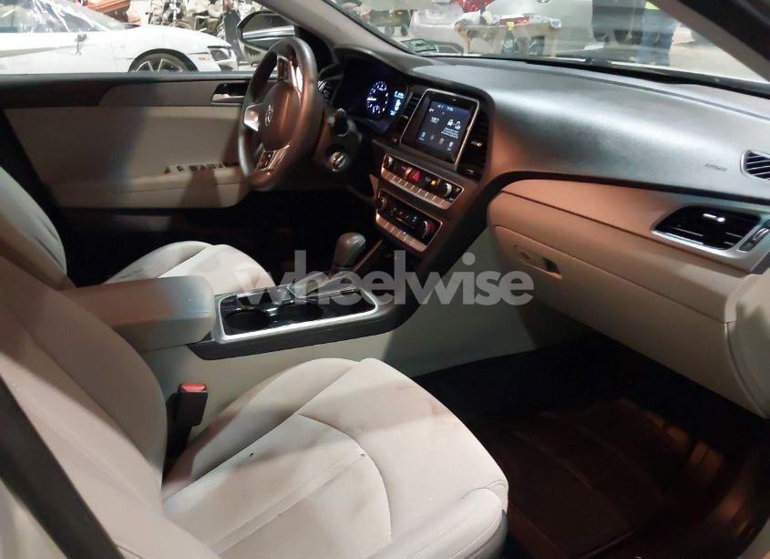 Photo 5 of 2018 Hyundai Sonata SE (VIN 5NPE24AF7JH689839)