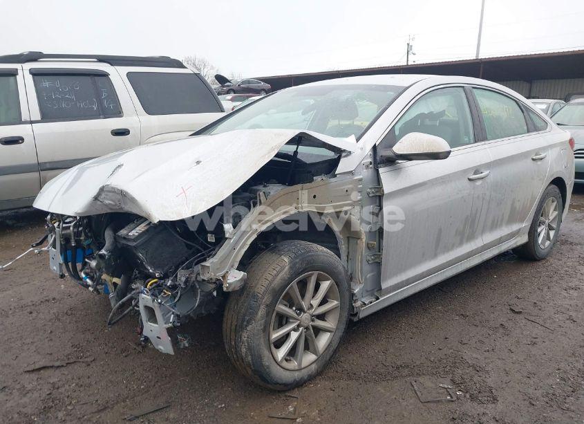 Photo 2 of 2018 Hyundai Sonata SE (VIN 5NPE24AF7JH713847)
