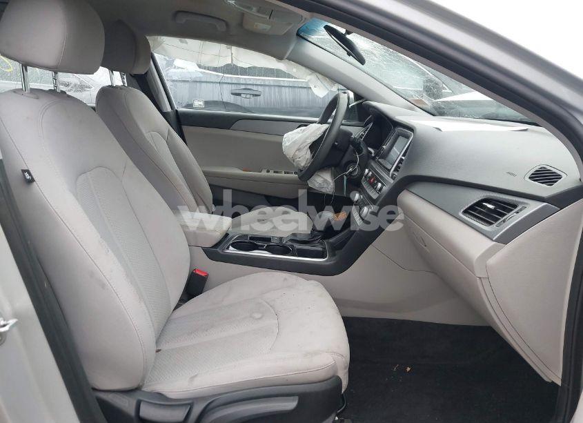 Photo 5 of 2018 Hyundai Sonata SE (VIN 5NPE24AF7JH713847)