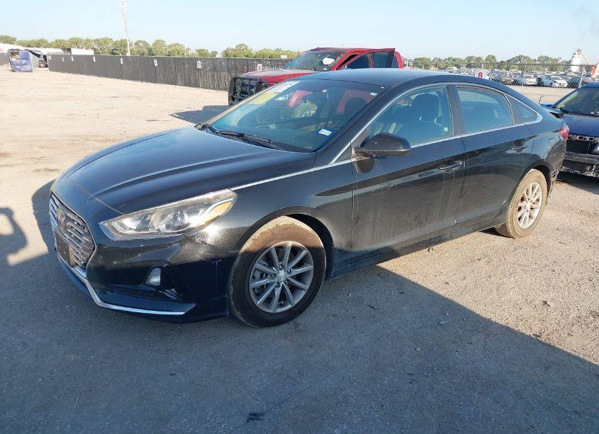 Photo 2 of 2019 Hyundai Sonata SE (VIN 5NPE24AF7KH734991)