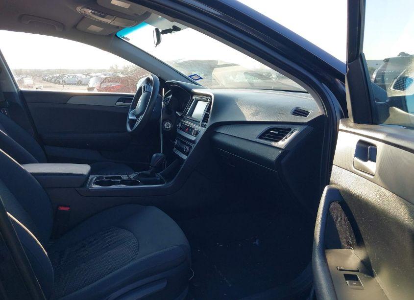 Photo 5 of 2019 Hyundai Sonata SE (VIN 5NPE24AF7KH734991)