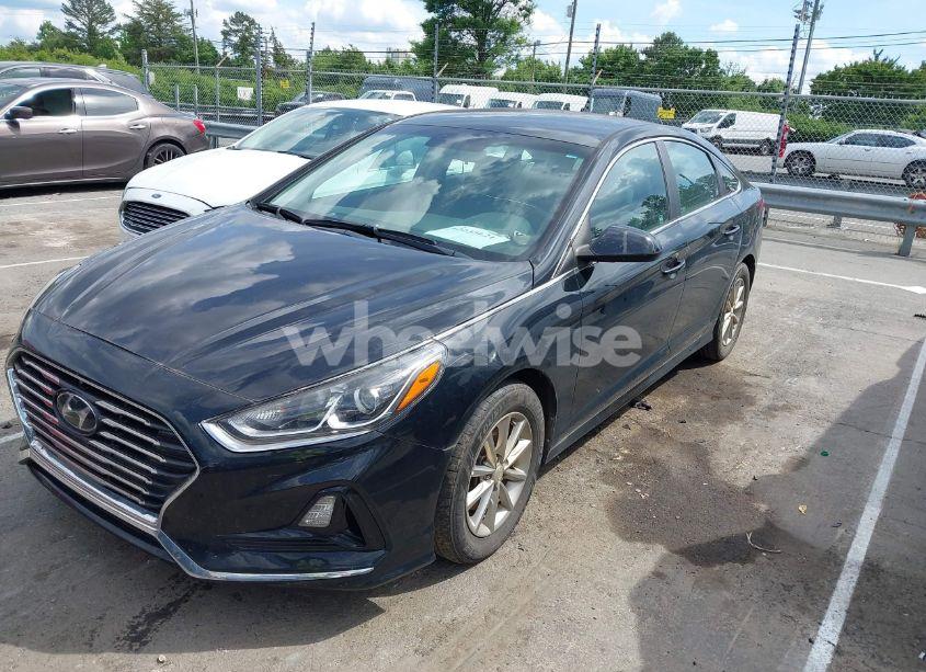 Photo 2 of 2019 Hyundai Sonata SE (VIN 5NPE24AF7KH740516)
