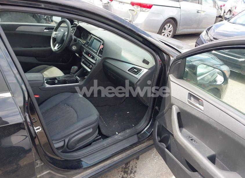 Photo 5 of 2019 Hyundai Sonata SE (VIN 5NPE24AF7KH740516)