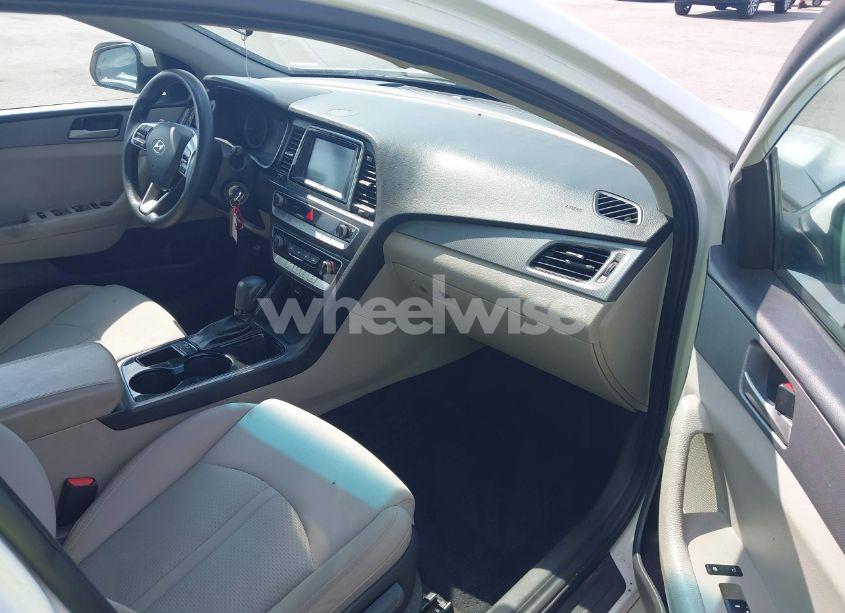 Photo 5 of 2019 Hyundai Sonata SE (VIN 5NPE24AF7KH740841)