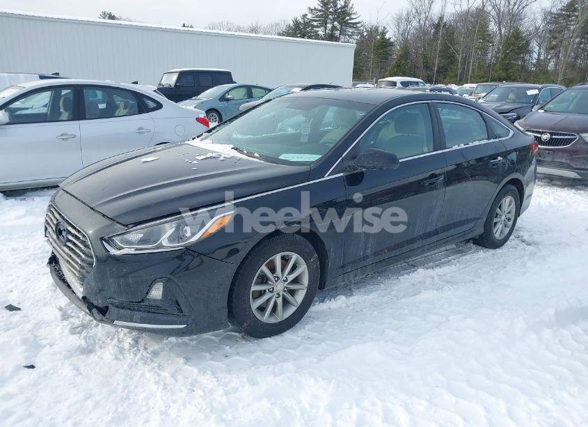 Photo 2 of 2019 Hyundai Sonata SE (VIN 5NPE24AF7KH742086)