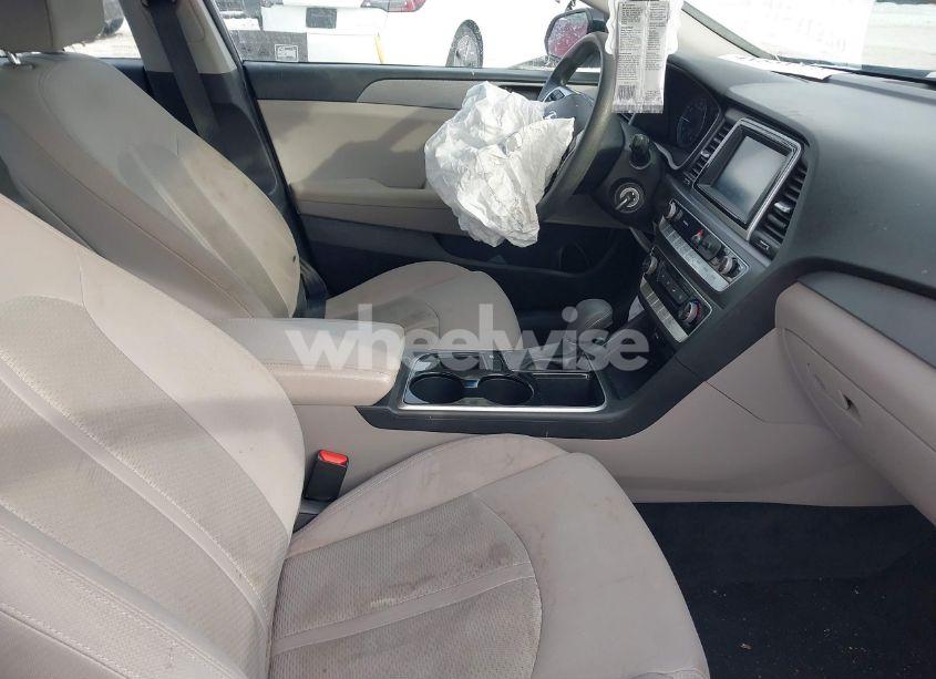 Photo 5 of 2019 Hyundai Sonata SE (VIN 5NPE24AF7KH742086)